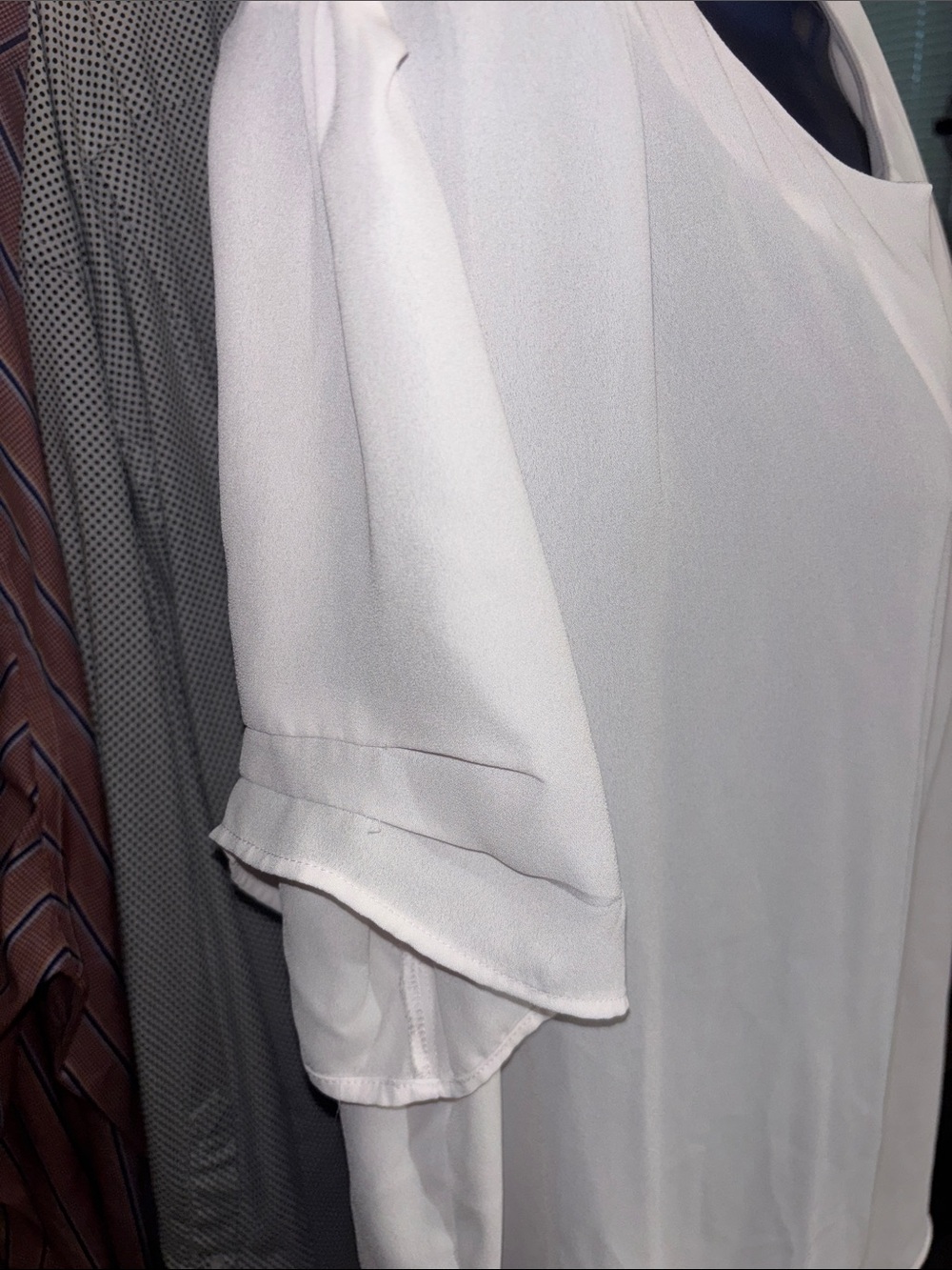 DR2 by Daniel Rainn Short-sleeve Split-neck blouse NWOT - Picture 7 of 7